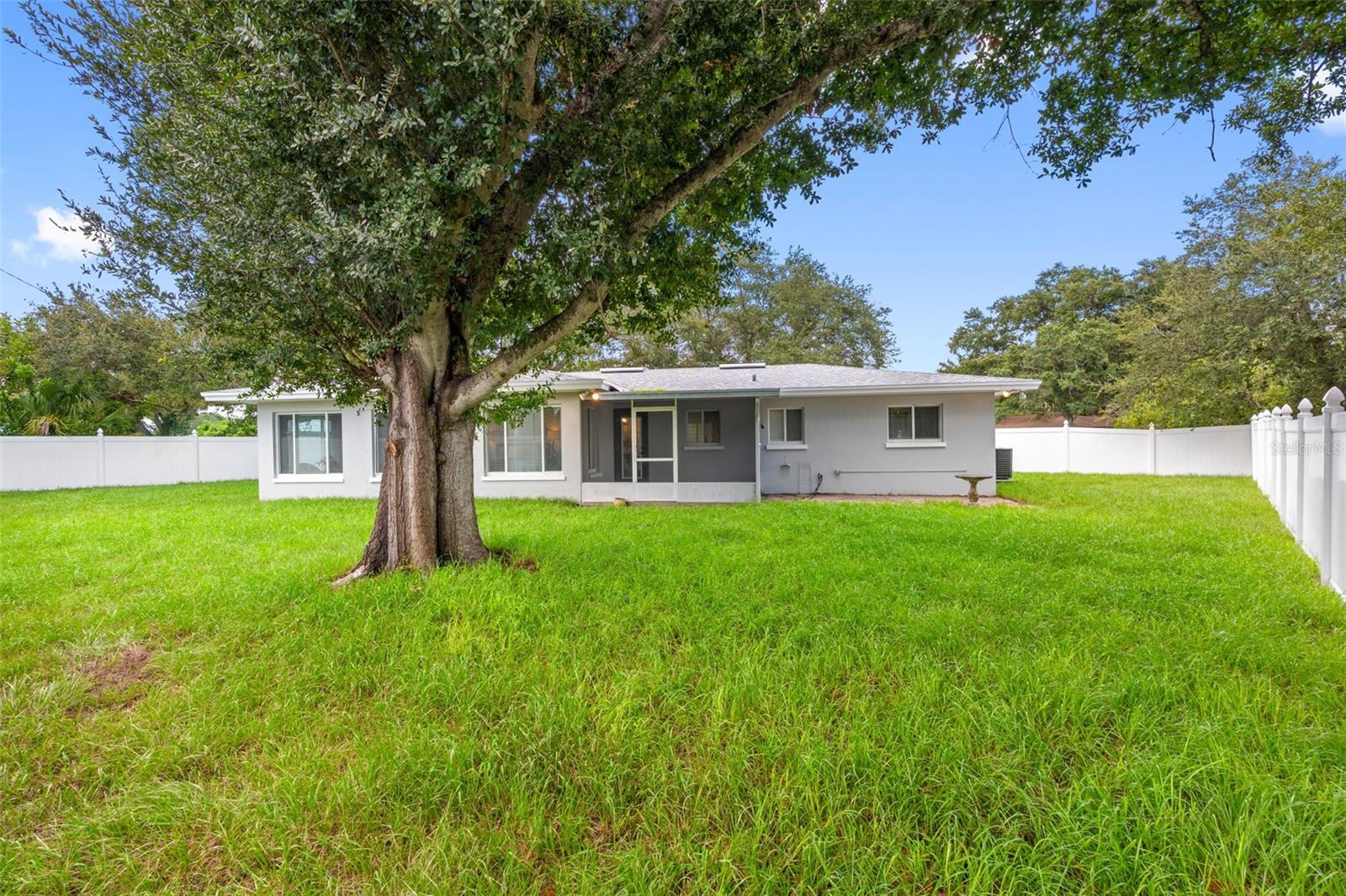 1601 HARDWOOD DR — photo 32
