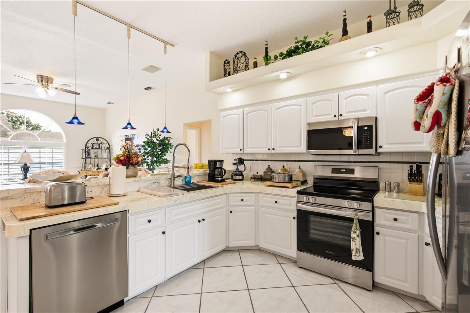8704 CYPRESS LAKES BLVD — photo 11