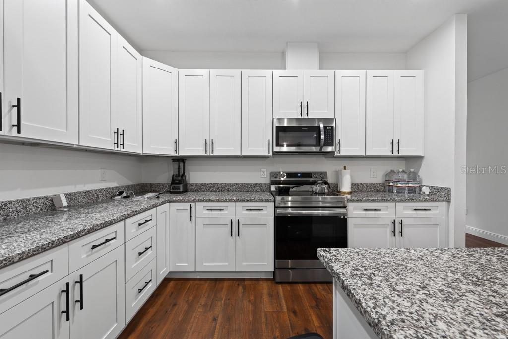 8118 N SEMMES ST — photo 12
