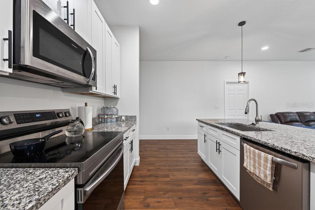 8118 N SEMMES ST — photo 13
