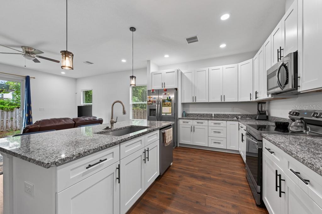 8118 N SEMMES ST — photo 15