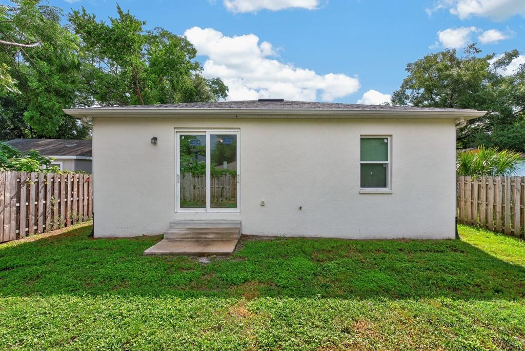 8118 N SEMMES ST — photo 32