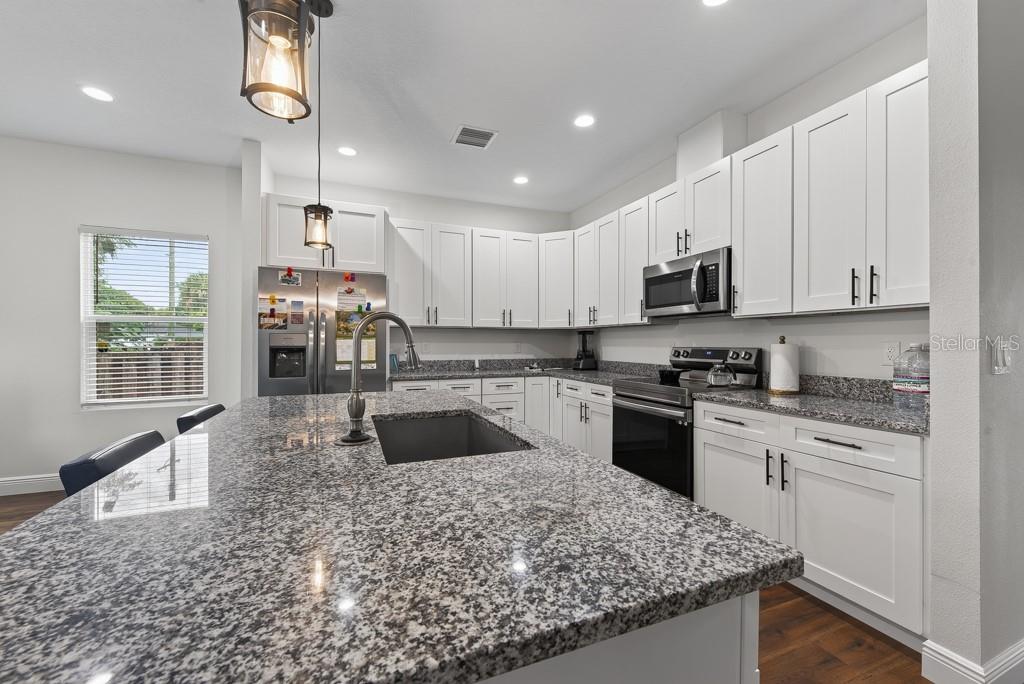 8118 N SEMMES ST — photo 16
