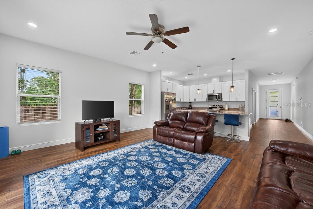 8118 N SEMMES ST — photo 5