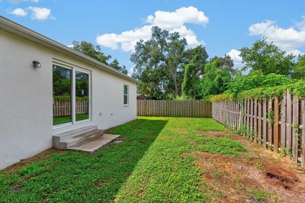 8118 N SEMMES ST — photo 33