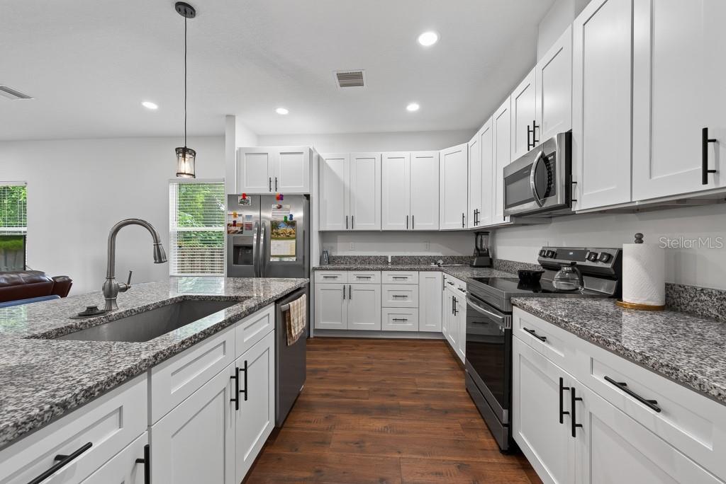 8118 N SEMMES ST — photo 14