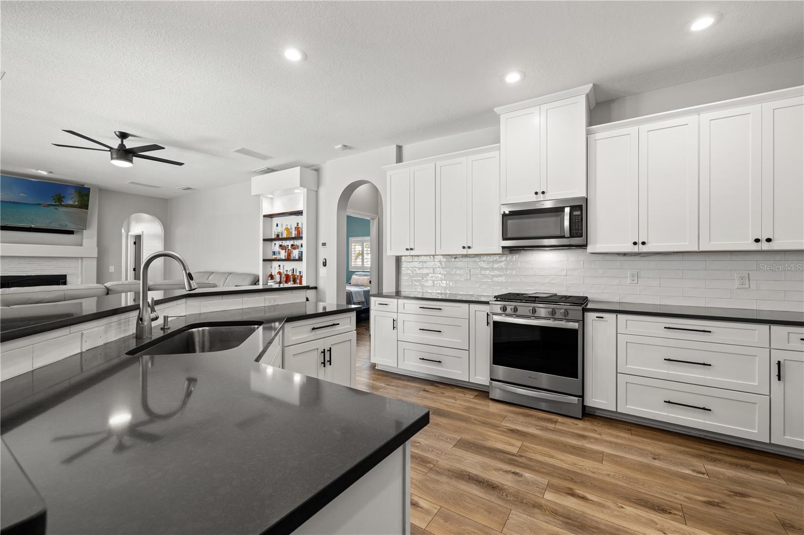 9323 WELLINGTON PARK CIR — photo 25