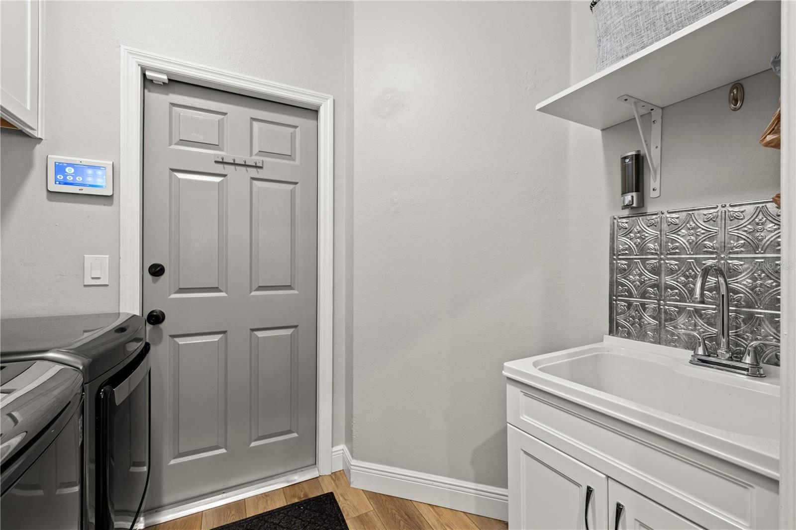 9323 WELLINGTON PARK CIR — photo 33