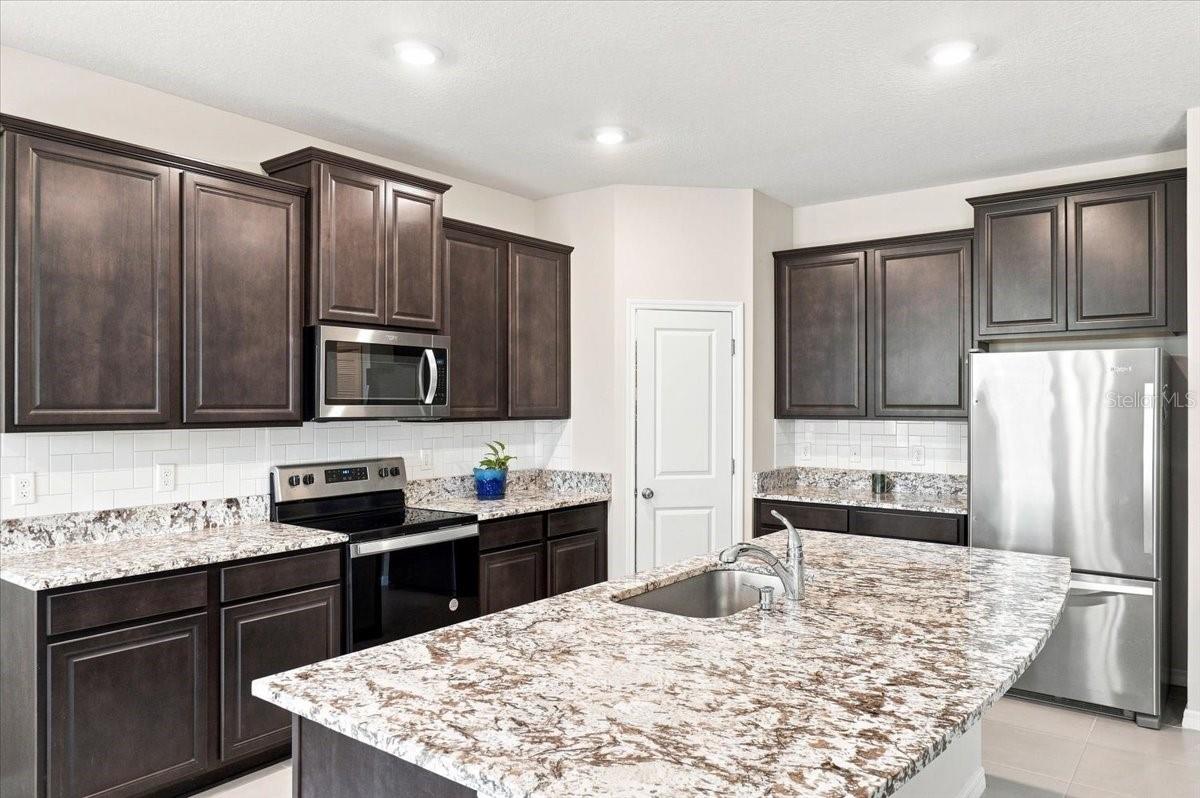 3804 N MARYLAND AVE — photo 12