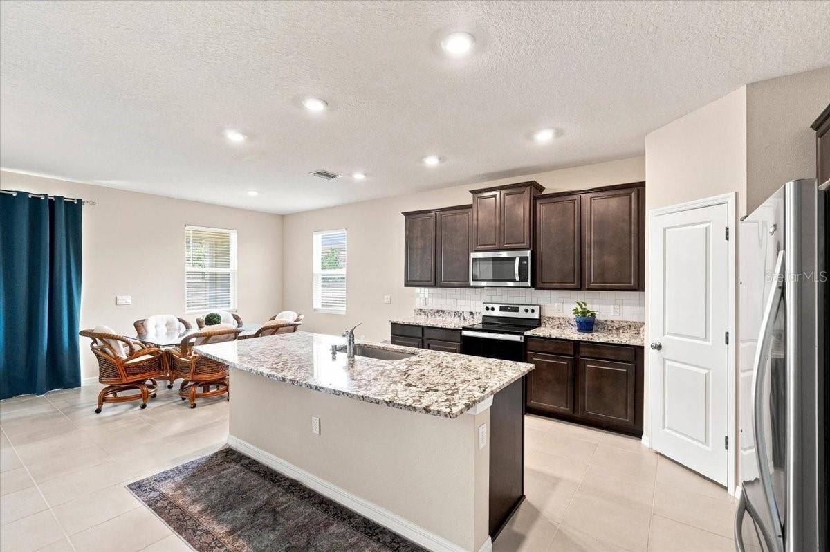 3804 N MARYLAND AVE — photo 13