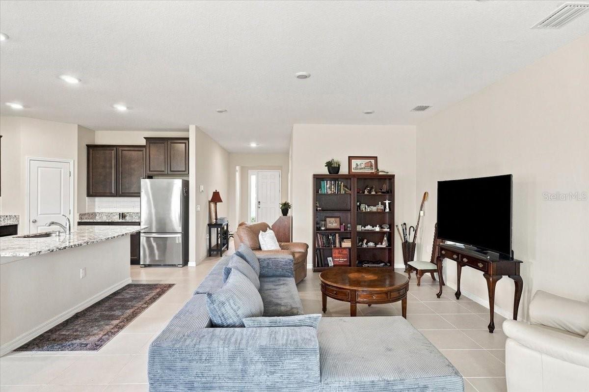 3804 N MARYLAND AVE — photo 8