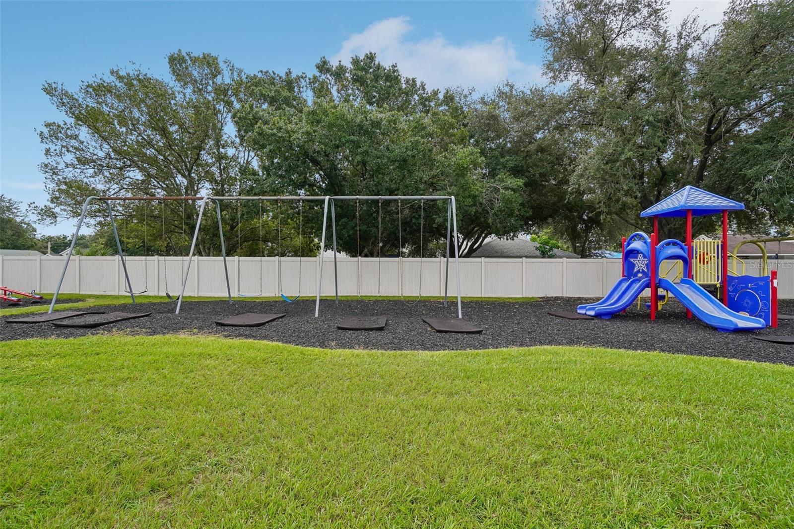 1605 SAND HOLLOW LN — photo 36