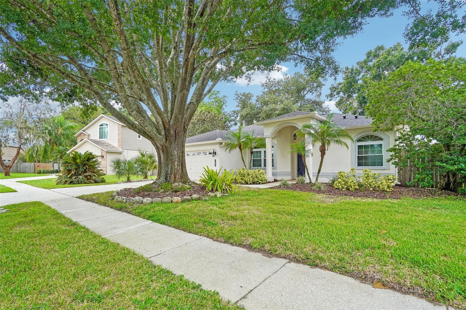 1605 SAND HOLLOW LN — photo 2