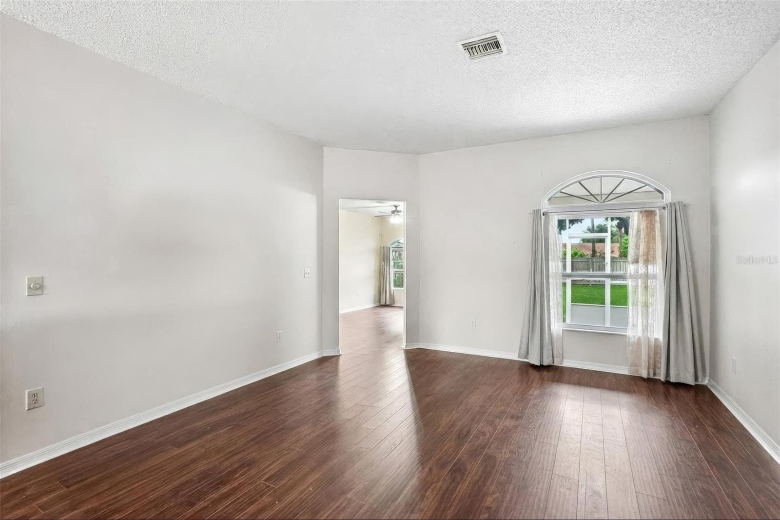 1605 SAND HOLLOW LN — photo 8