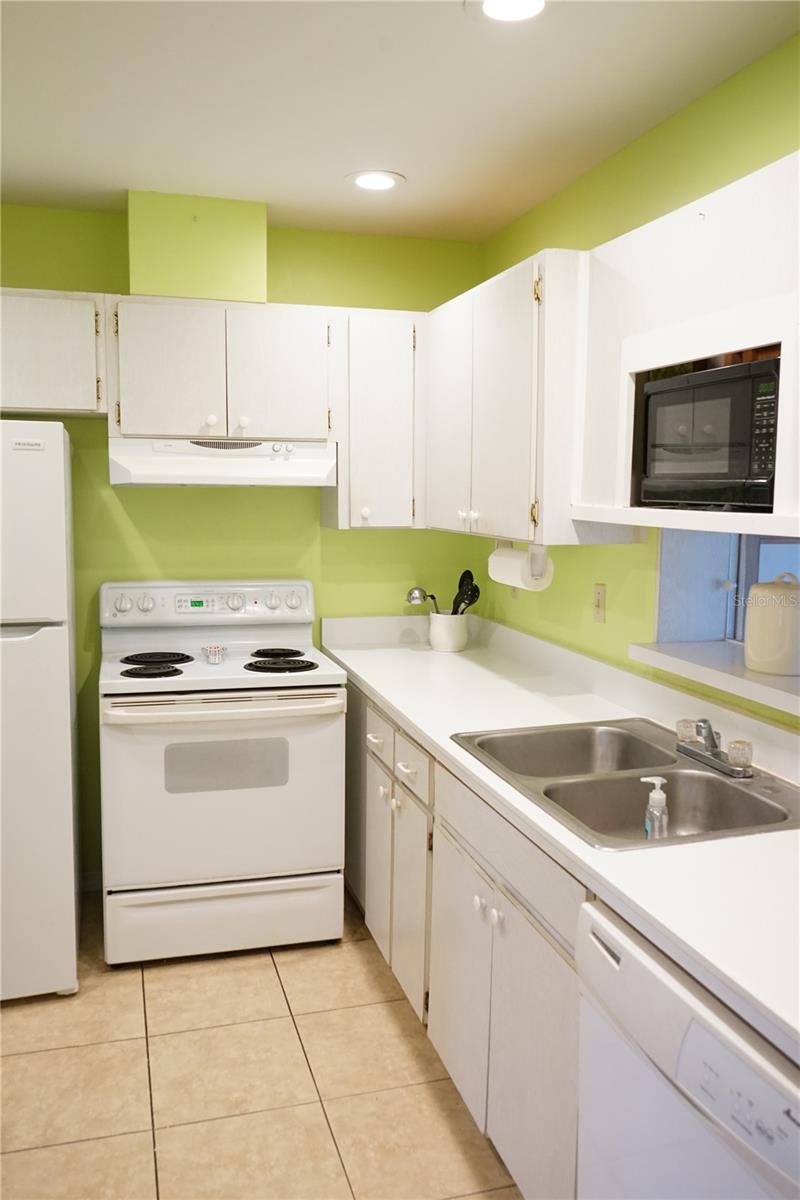 1904 CANTERBURY LN #24 — photo 9