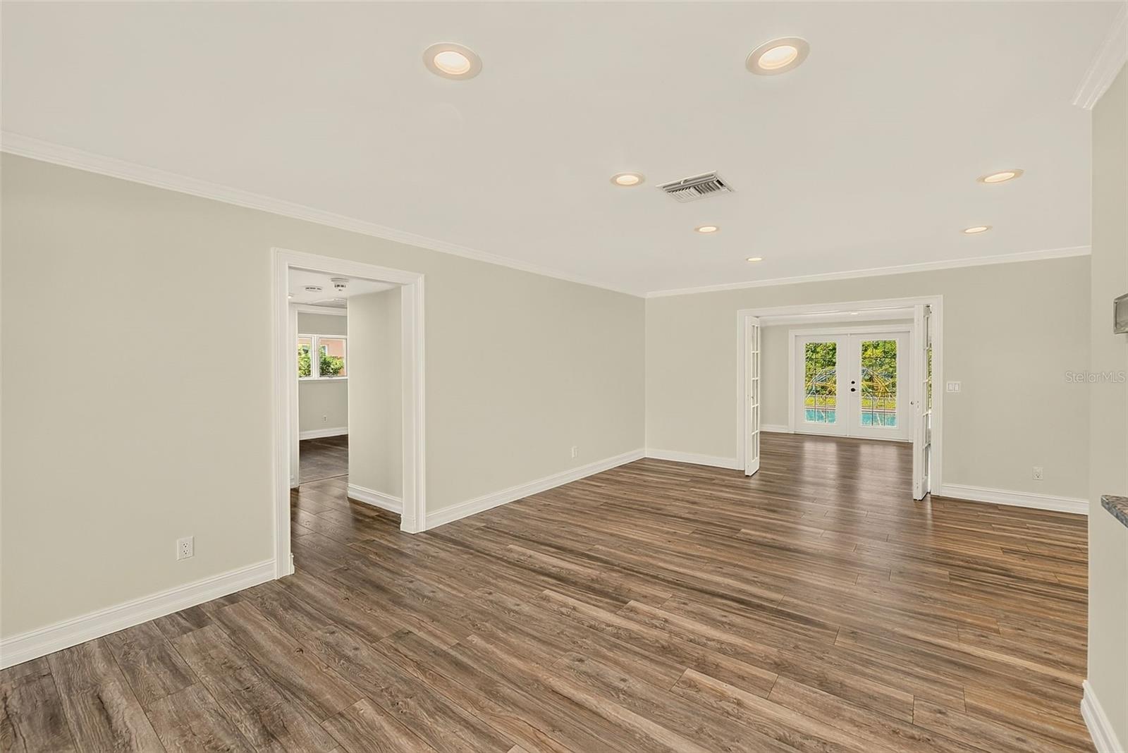 812 WILLOWBRANCH AVE — photo 9