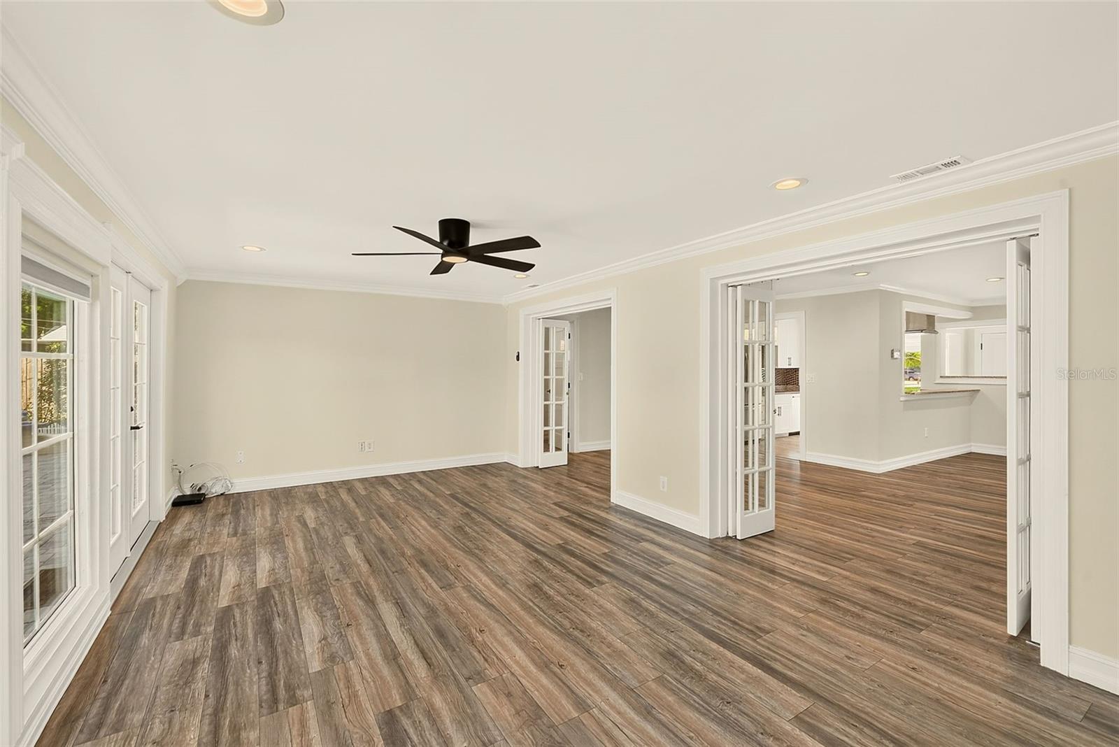 812 WILLOWBRANCH AVE — photo 16