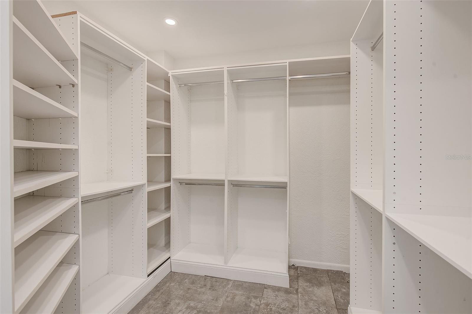 812 WILLOWBRANCH AVE — photo 32