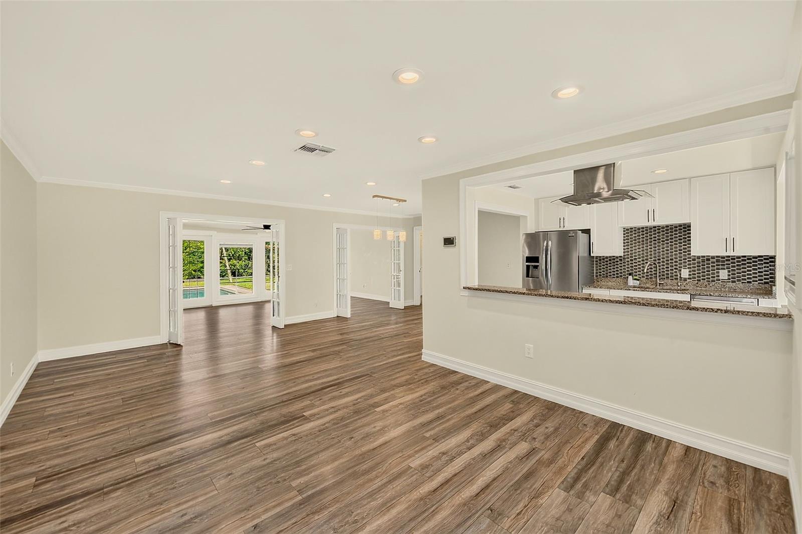 812 WILLOWBRANCH AVE — photo 8