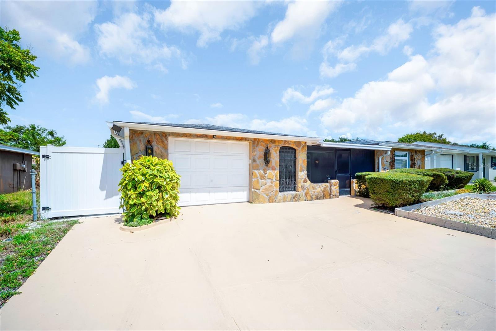 7825 BLOOMFIELD DR — photo 2