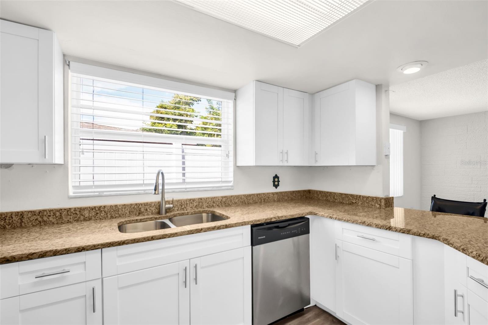 7825 BLOOMFIELD DR — photo 14