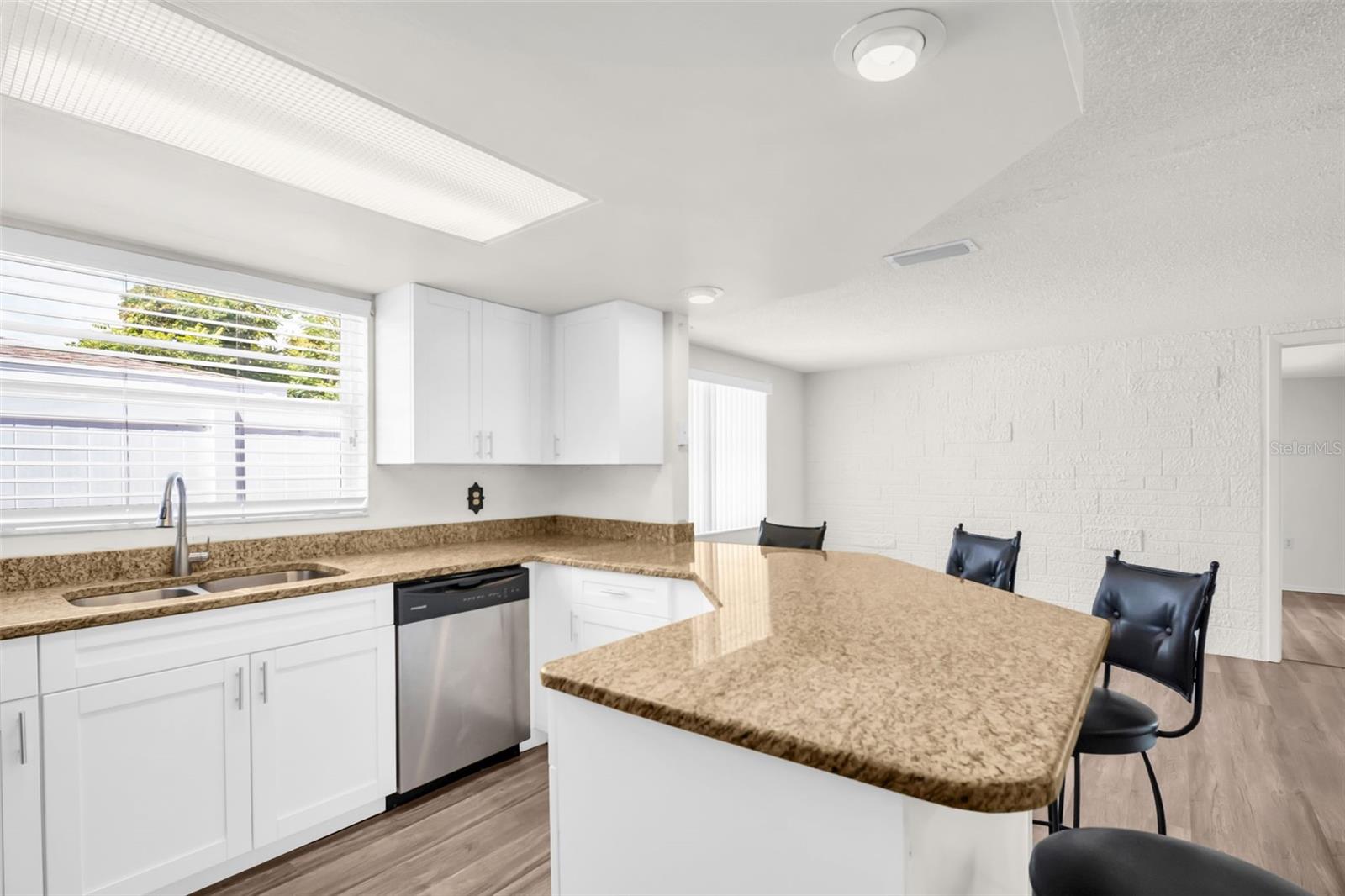 7825 BLOOMFIELD DR — photo 10