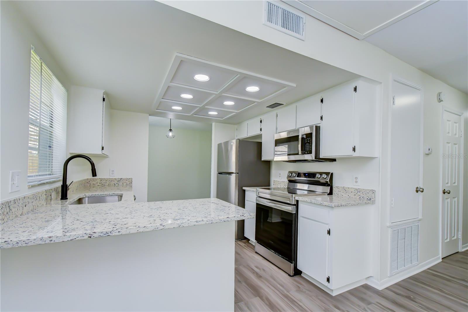 9703 FOX HOLLOW RD — photo 9