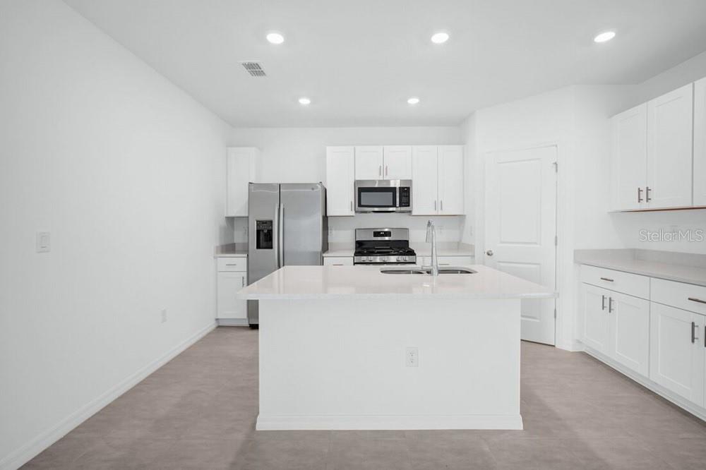 13835 SHELLMORE AVE — photo 5
