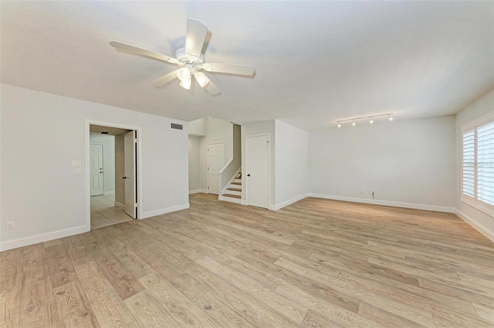 2927 W GANDY BLVD — photo 16