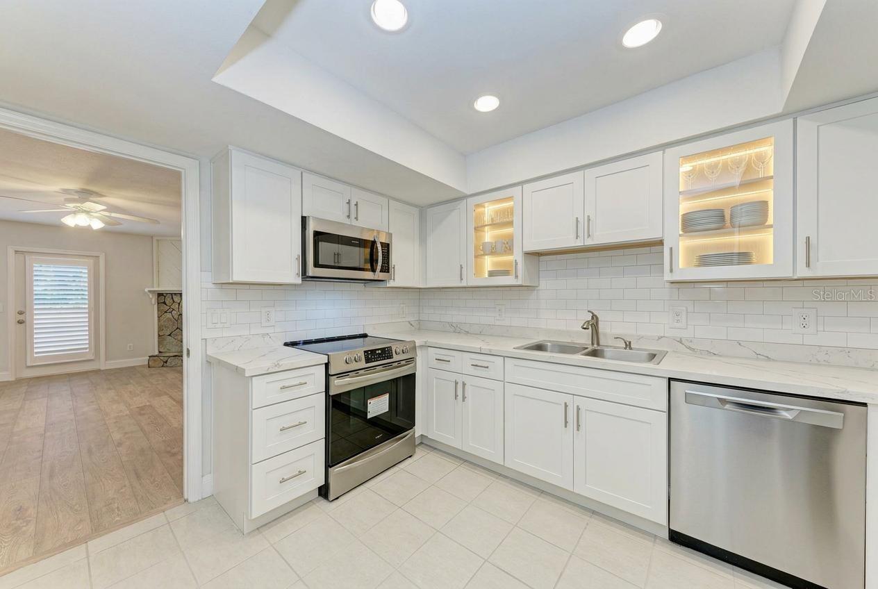2927 W GANDY BLVD — photo 21