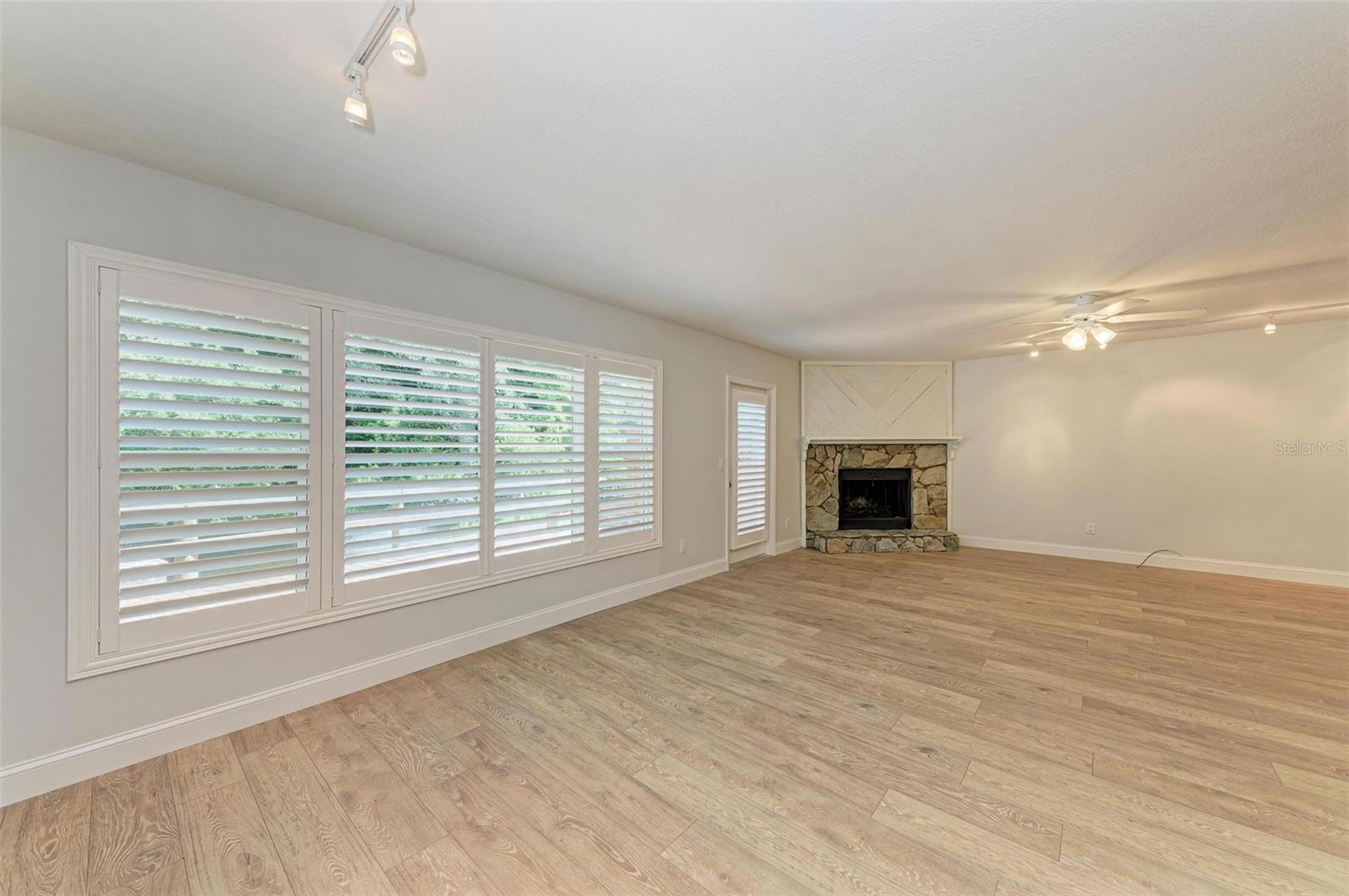 2927 W GANDY BLVD — photo 19