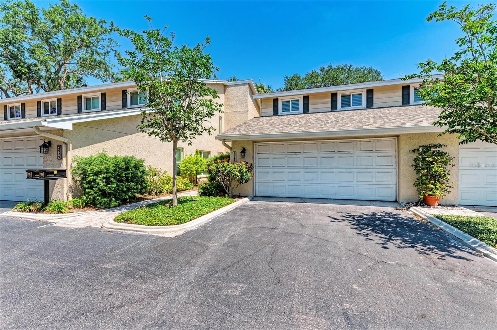 2927 W GANDY BLVD — photo 2