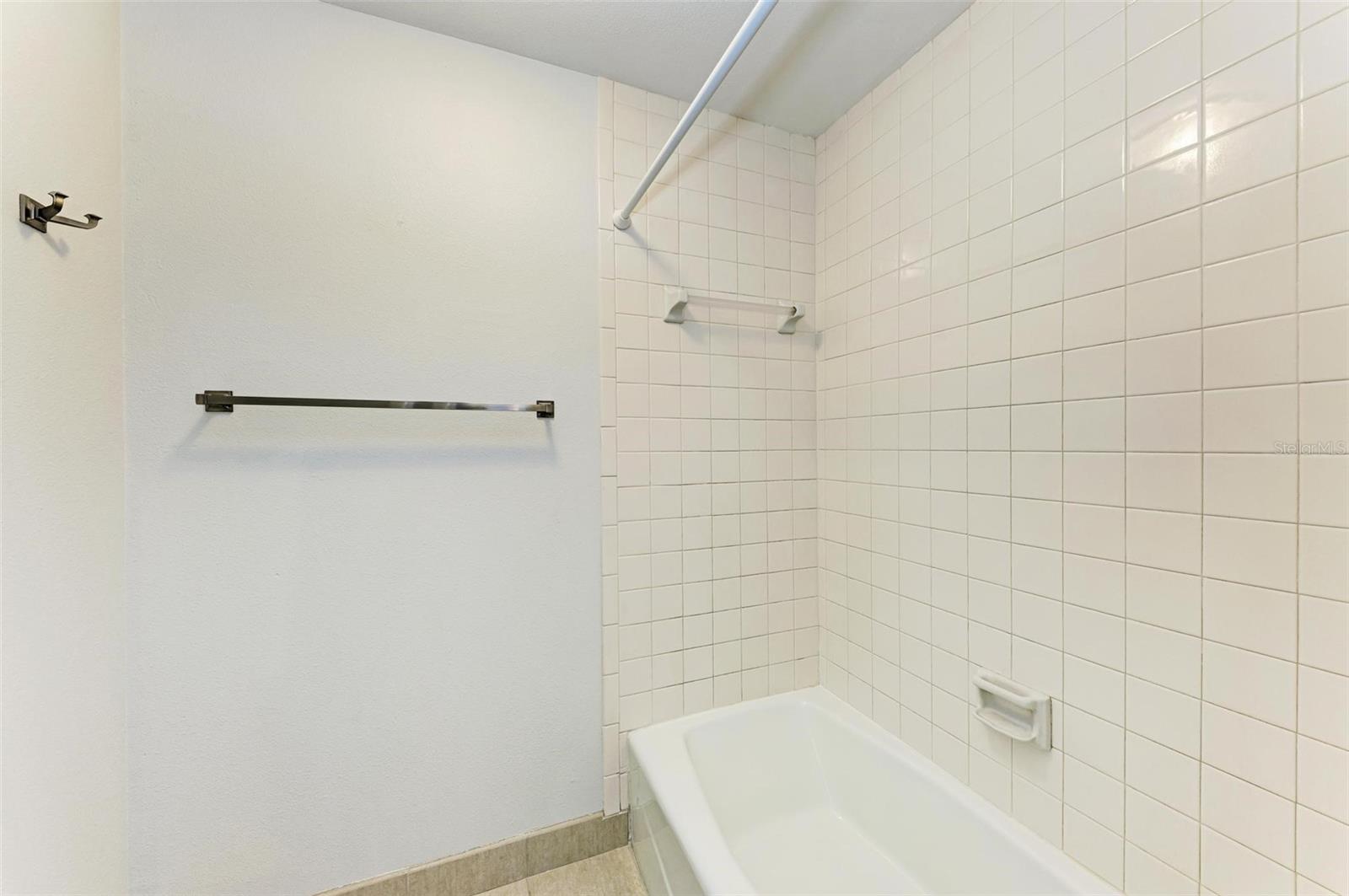 2927 W GANDY BLVD — photo 34