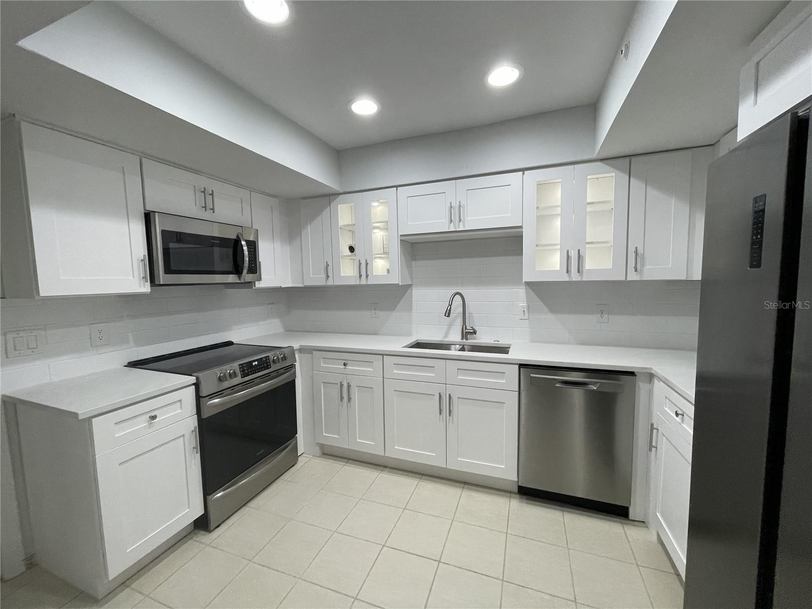 2927 W GANDY BLVD — photo 23
