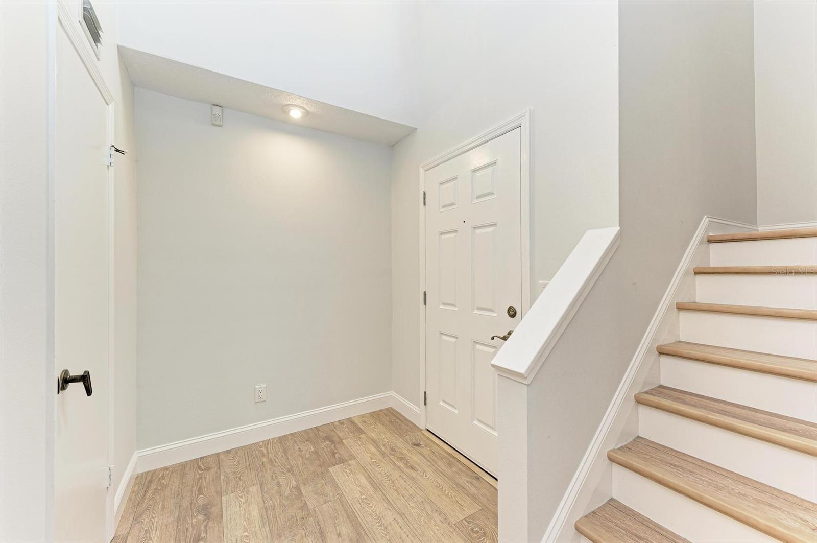 2927 W GANDY BLVD — photo 8