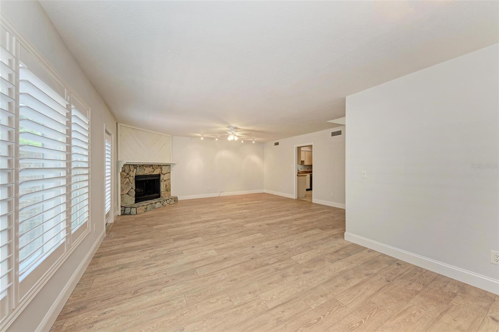 2927 W GANDY BLVD — photo 18