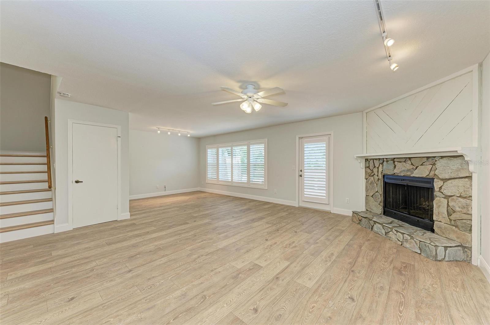 2927 W GANDY BLVD — photo 15