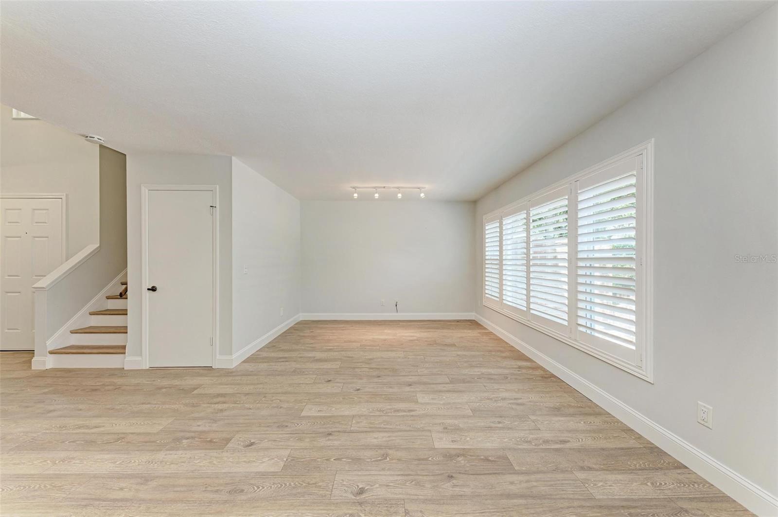 2927 W GANDY BLVD — photo 17