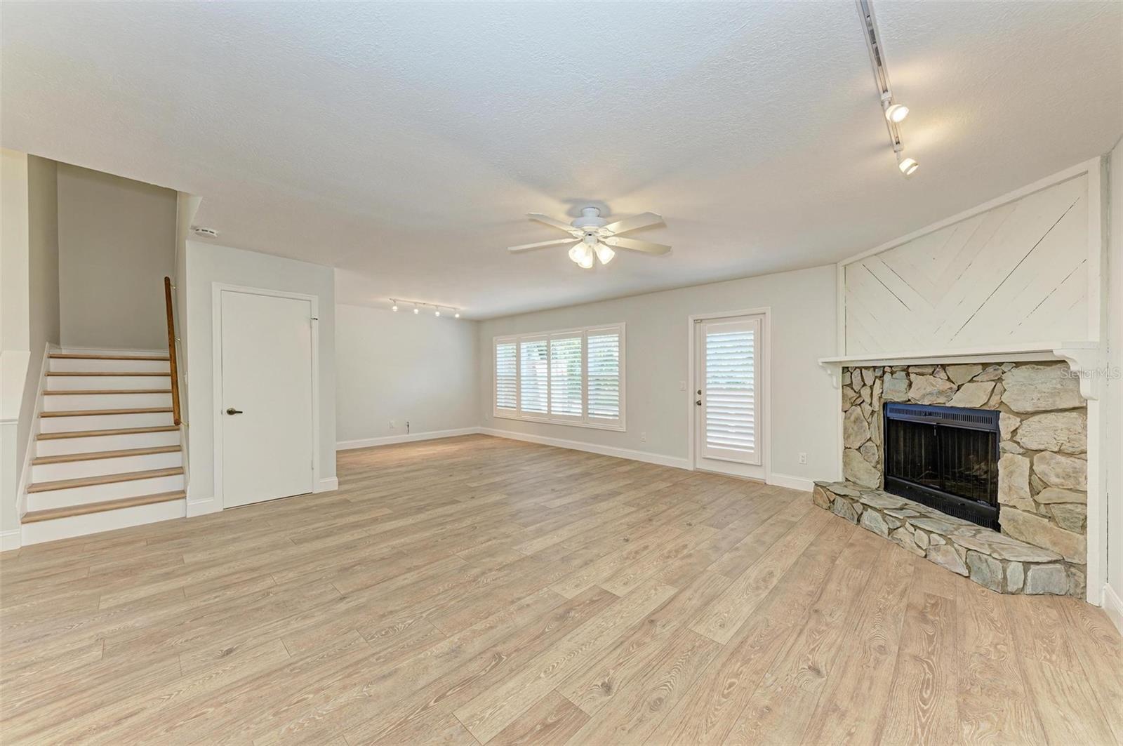 2927 W GANDY BLVD — photo 20