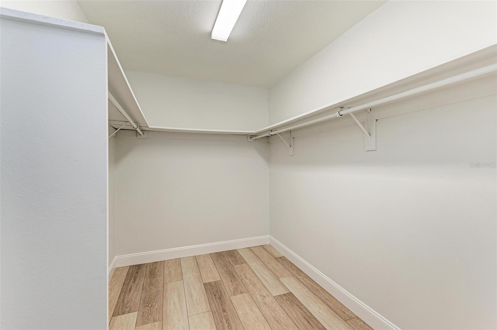 2927 W GANDY BLVD — photo 35