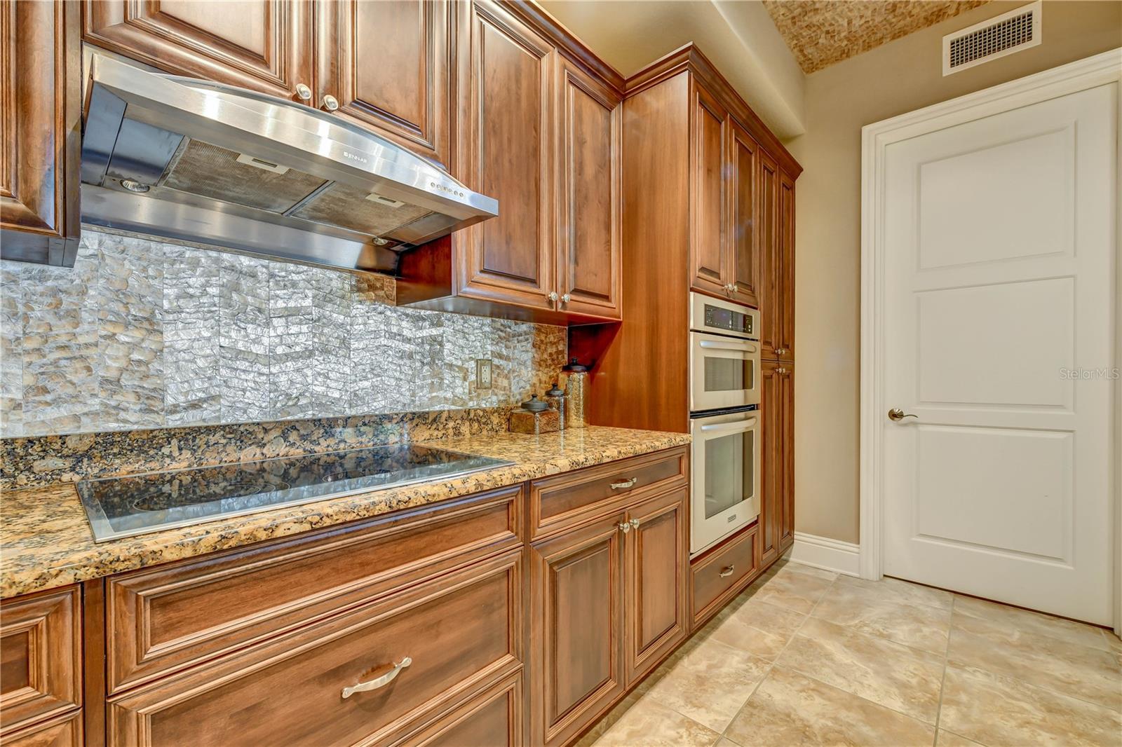 470 MANDALAY AVE #403 — photo 17