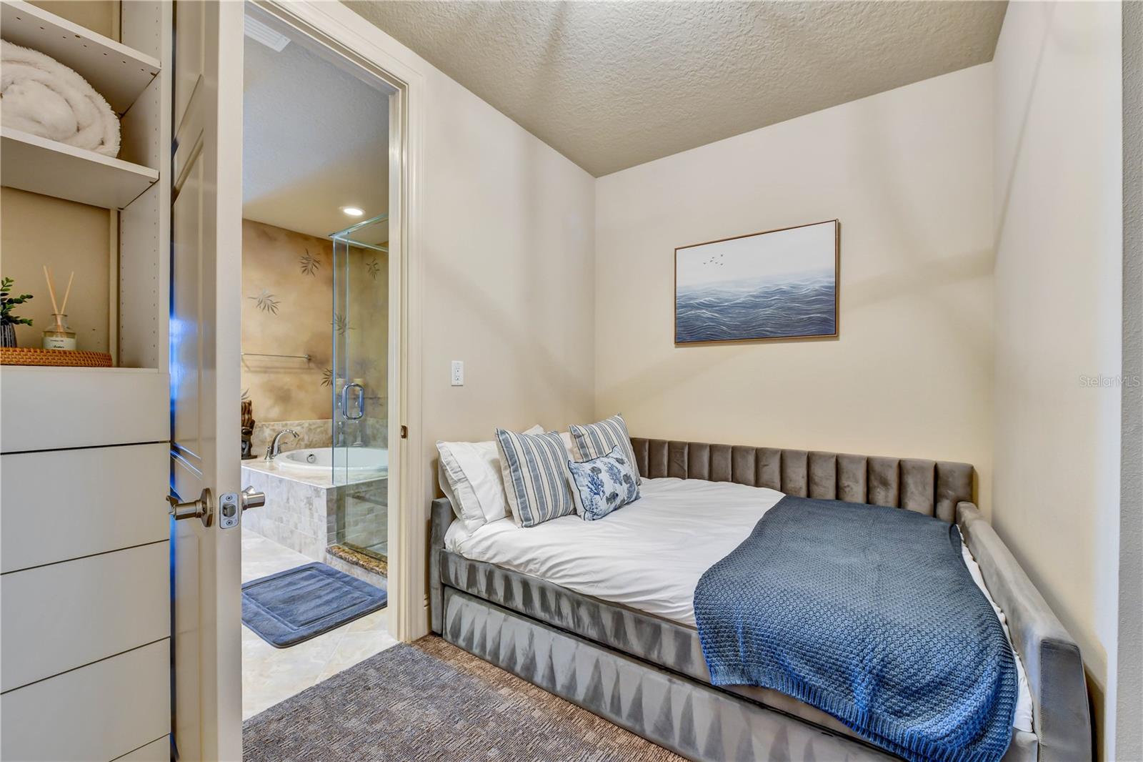 470 MANDALAY AVE #403 — photo 32