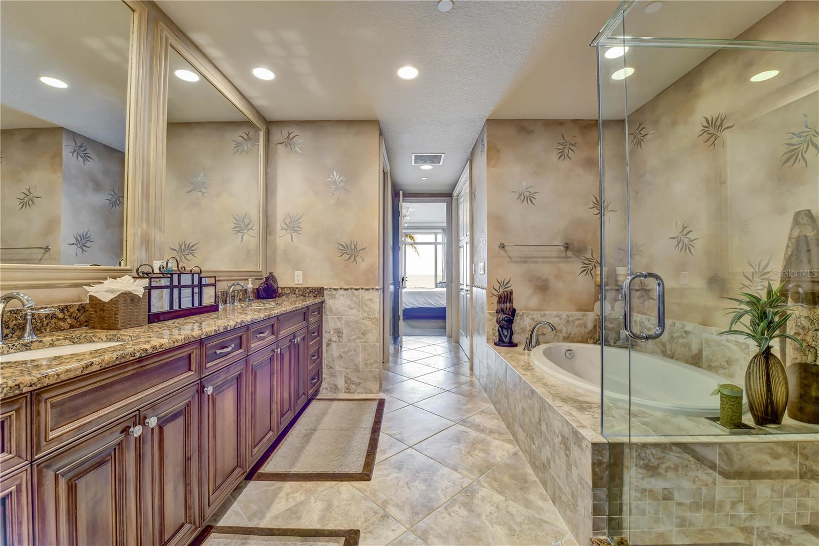 470 MANDALAY AVE #403 — photo 22