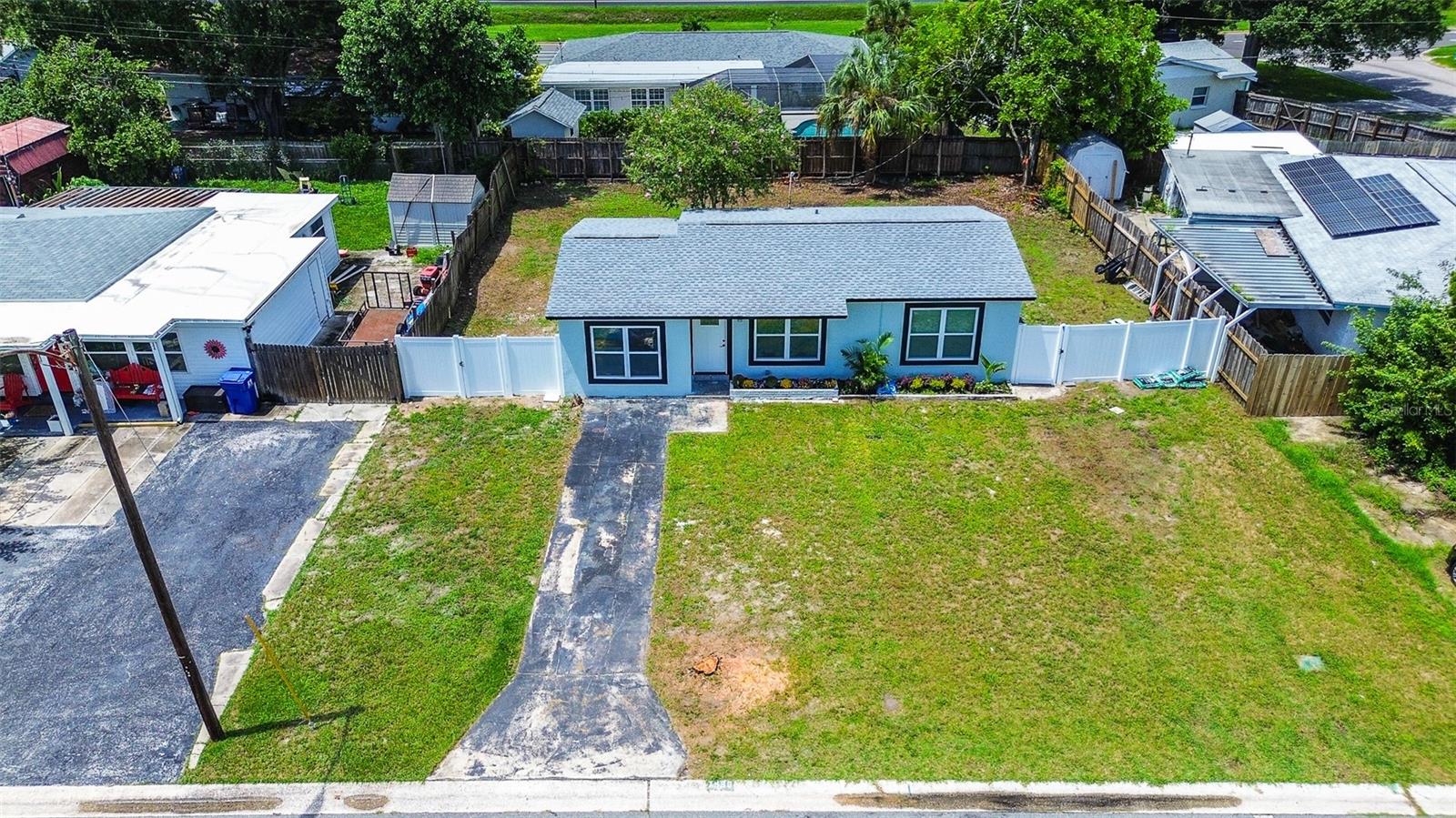 7580 MEADOWLAWN DR N — photo 33