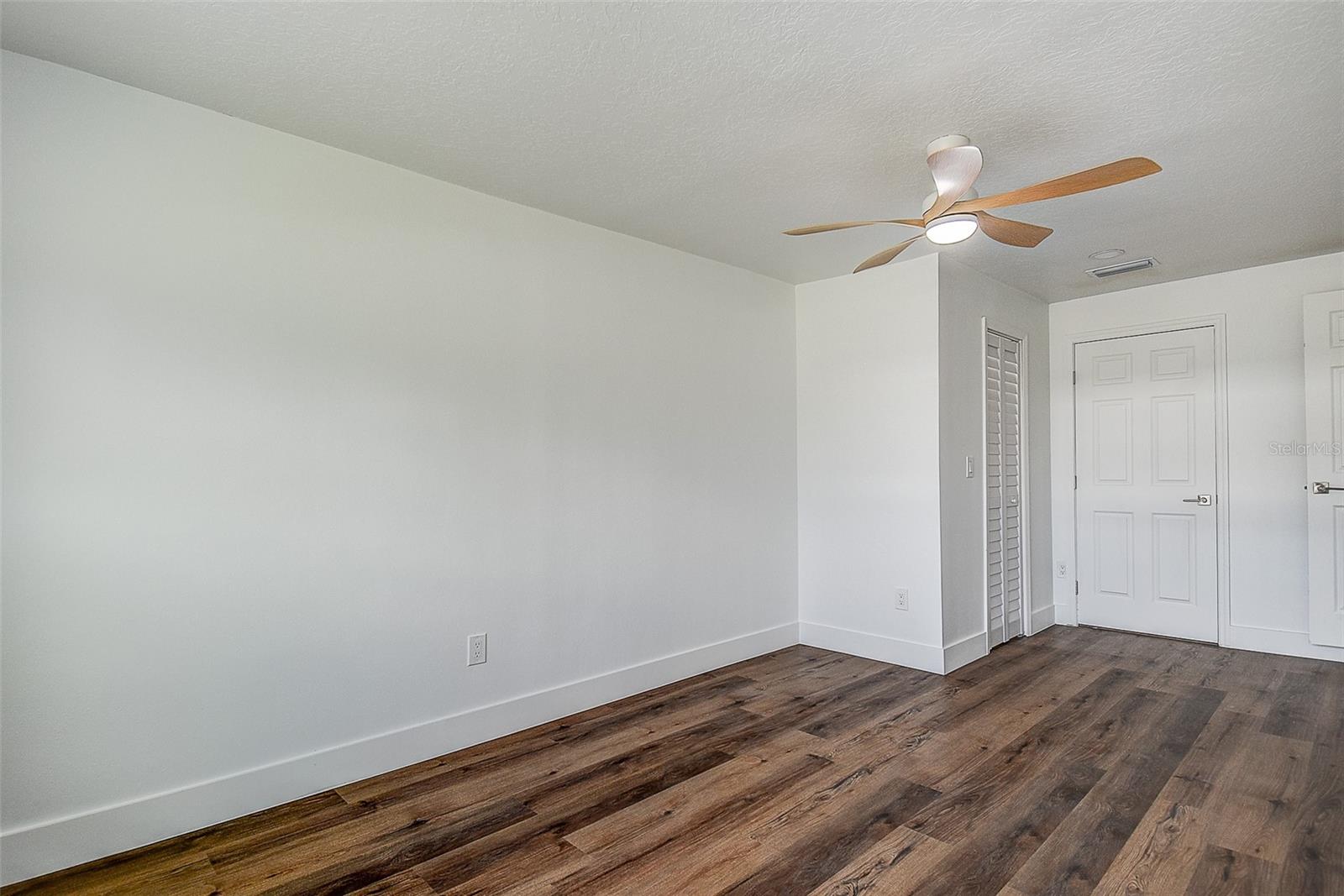 7580 MEADOWLAWN DR N — photo 17