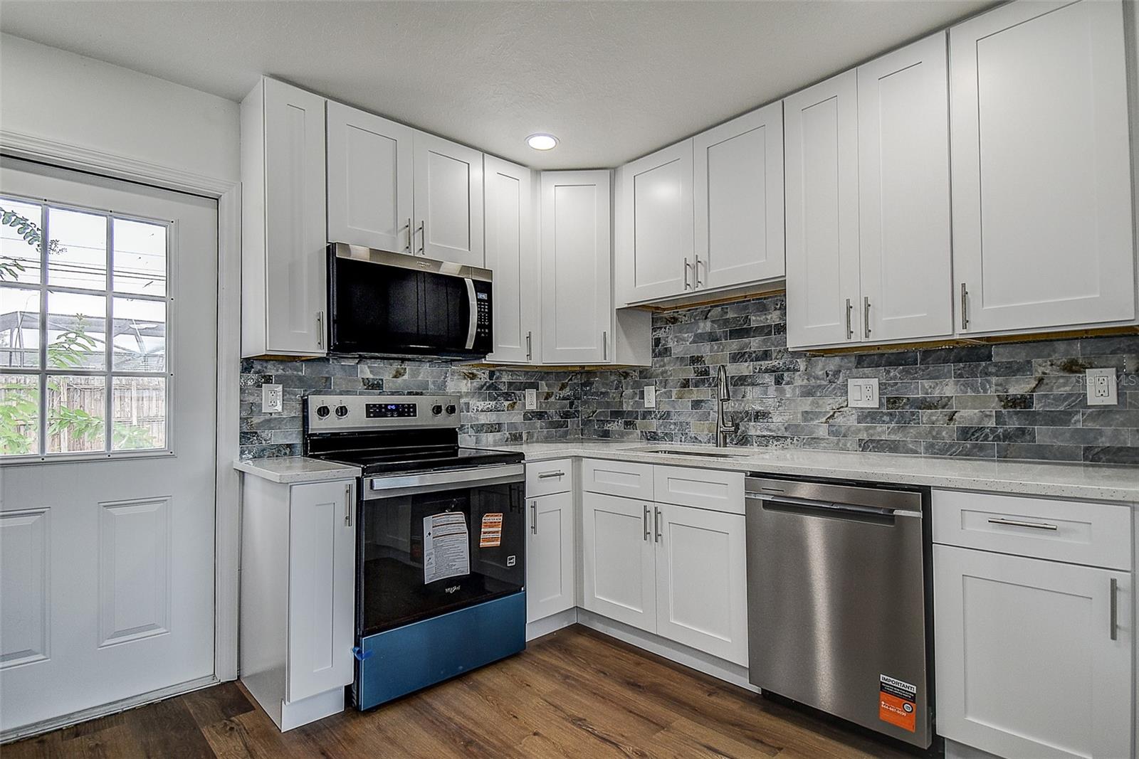 7580 MEADOWLAWN DR N — photo 10
