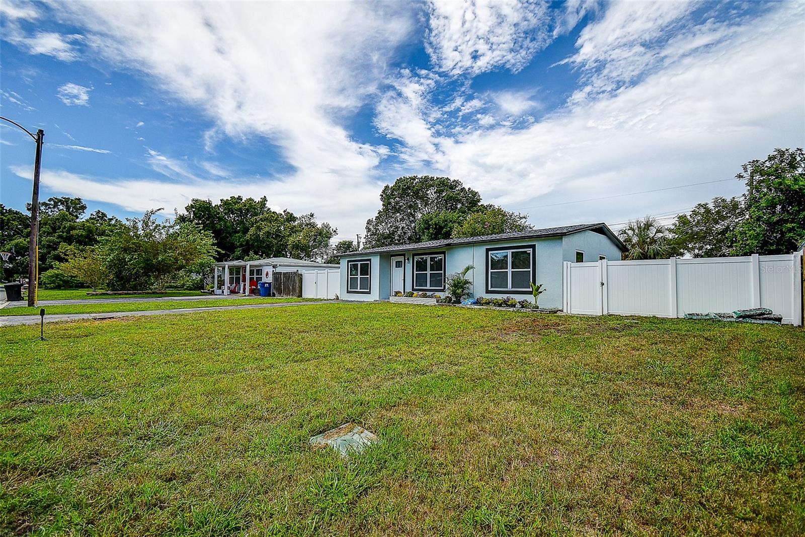 7580 MEADOWLAWN DR N — photo 3