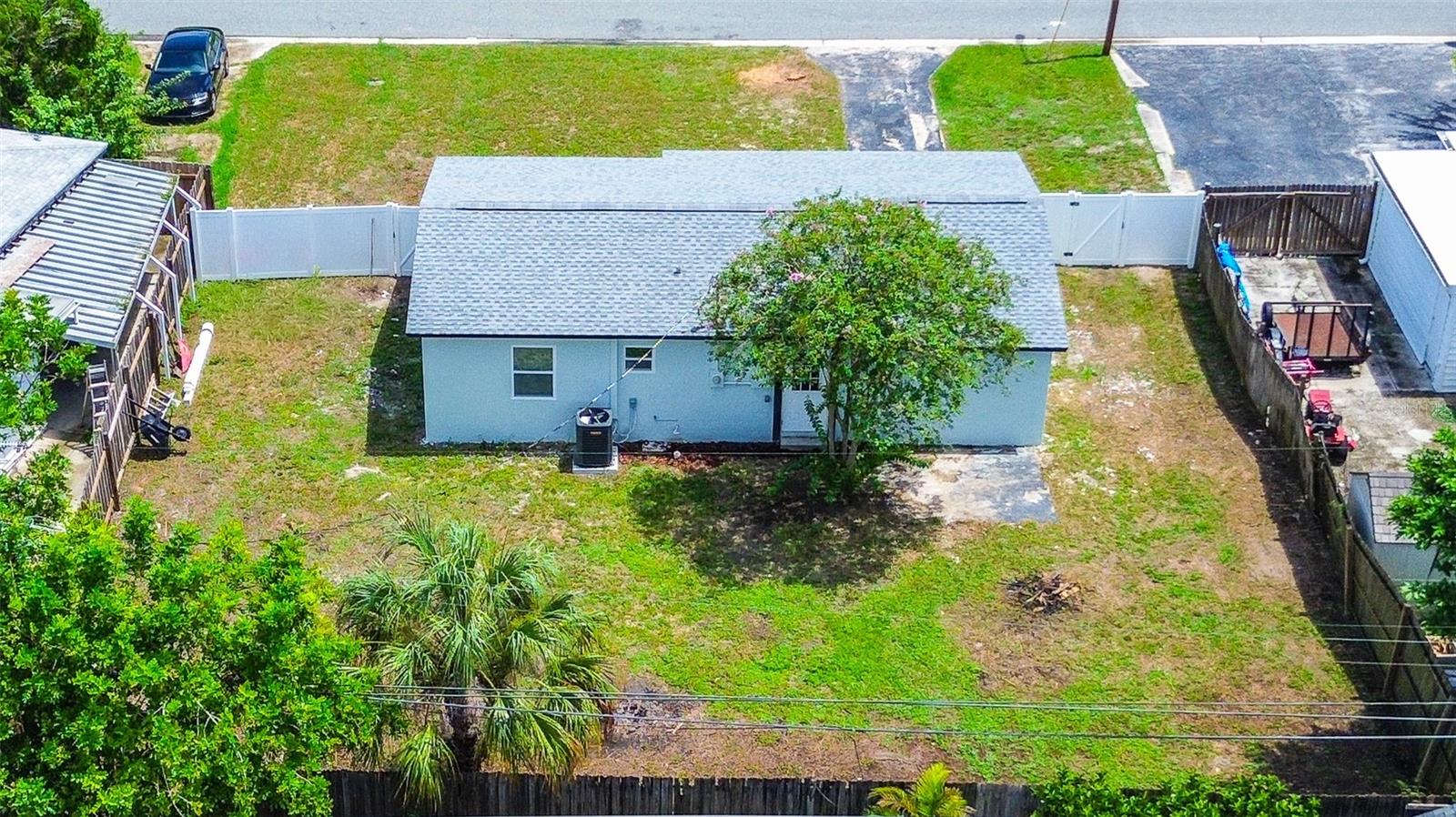 7580 MEADOWLAWN DR N — photo 31