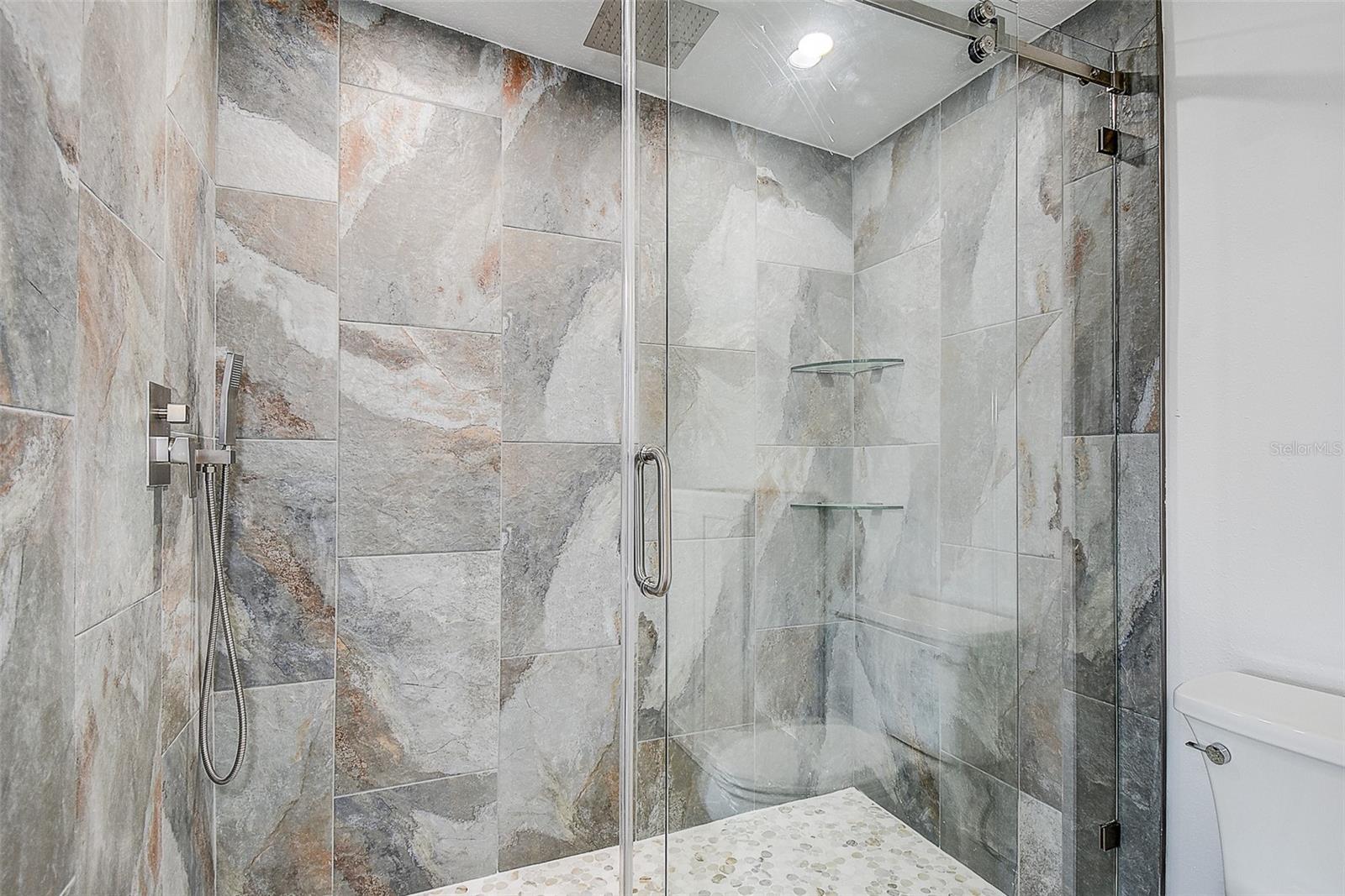 7580 MEADOWLAWN DR N — photo 19