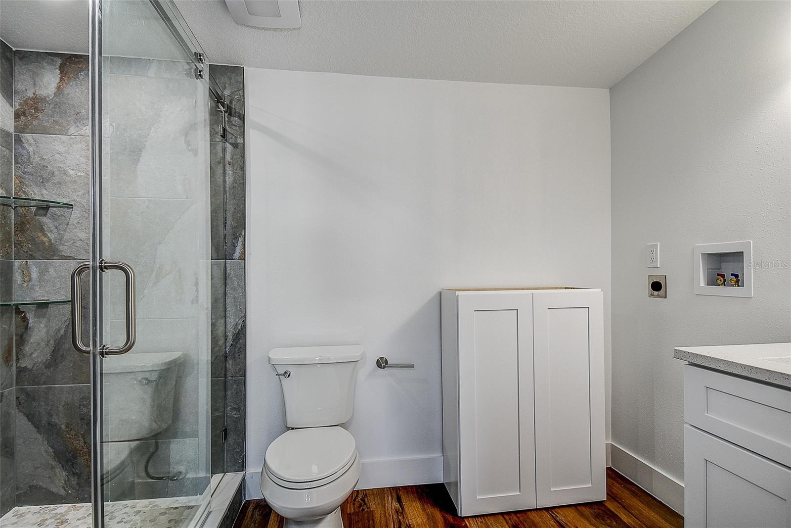 7580 MEADOWLAWN DR N — photo 20